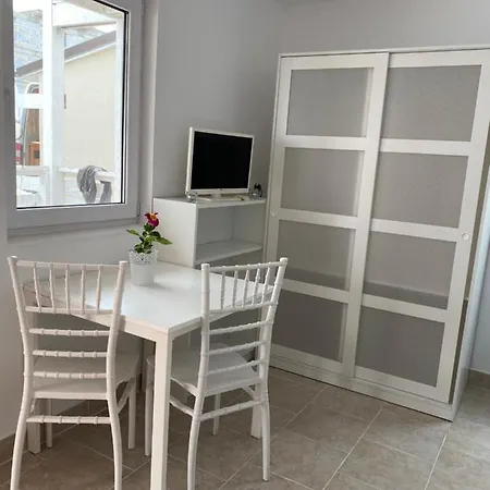 Pensiunea Promenada Mamaia Nord Гостевой дом Нэводари